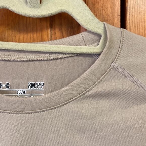 Under Armour Heat Gear Tactical LOOSE Beige Shortsleeved Tee EUC Small - Picture 4 of 9
